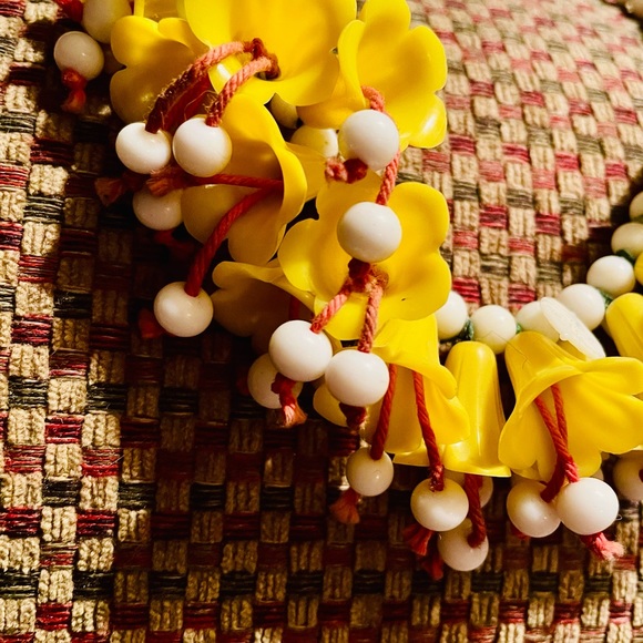 Vintage Haskell celluloid flower necklace. Incredible piece! - Picture 4 of 7